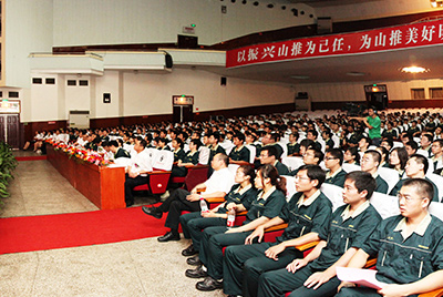 作为推动企业加速生长三大平台之一的人力资源治理提升事情，将是目今和以后一段时期尊龙凯时股份人力资源治理的主要使命。