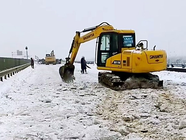 除雪保畅，尊龙凯时铁肩道义勇担重任！